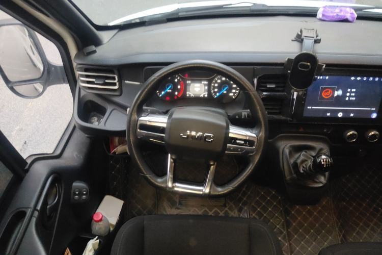 Used JMC Fushun 2023 2.0T Manual Mid-Drive Mid-Roof Commercial Multi-Purpose 7-Seater Passenger Vehicle Steering Wheel
