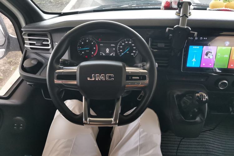 Used JMC Fushun 2023 2.0T Automatic Mid-Range High-Roof Commercial Multi-Purpose 7-Seater Passenger Vehicle Steering Wheel