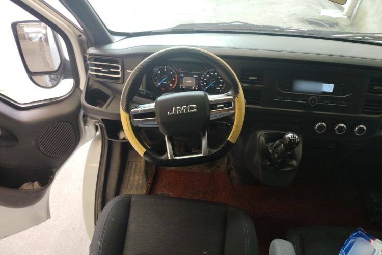 Used JMC Fushun 2023 2.0T Manual Short-Wheelbase Mid-Height Commercial Multi-Purpose 5-Seater Passenger Vehicle Steering Wheel