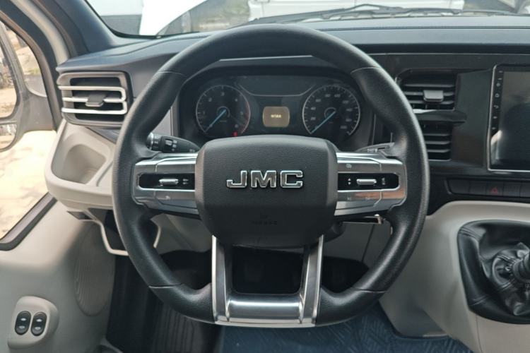 Used JMC Fushun 2023 2.0T Manual Mid-axle Mid-roof Business-Class 9-Seater (Non-Commercial) Steering Wheel