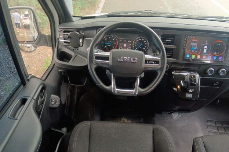 Used JMC Fushun 2023 2.0T Automatic Short-Wheelbase Low-Roof Commercial & Multi-Purpose Passenger Vehicle 6-Seater with Dual-Opening Tailgate Steering Wheel