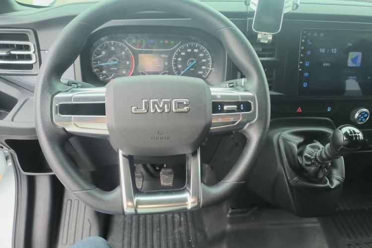 Used JMC Fushun 2023 2.0T Manual Short-Wheelbase Mid-Height Commercial Multi-Purpose 5-Seater Passenger Vehicle Steering Wheel