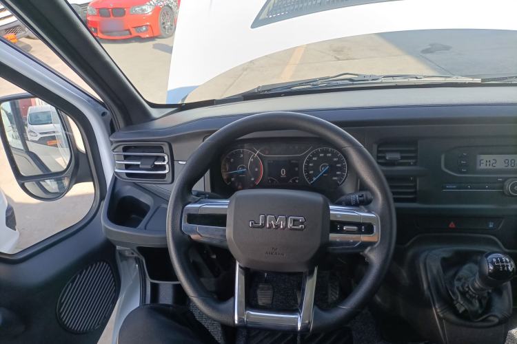 Used JMC Fushun 2023 2.0T Manual Short-Wheelbase Low-Roof Commercial Van 2/3 Seats with Lift-Up Tailgate Steering Wheel