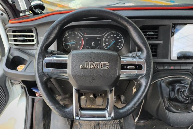 Used JMC Fushun 2023 2.0T Manual Mid-Drive Mid-Roof Commercial Multi-Purpose 7-Seater Passenger Vehicle Steering Wheel