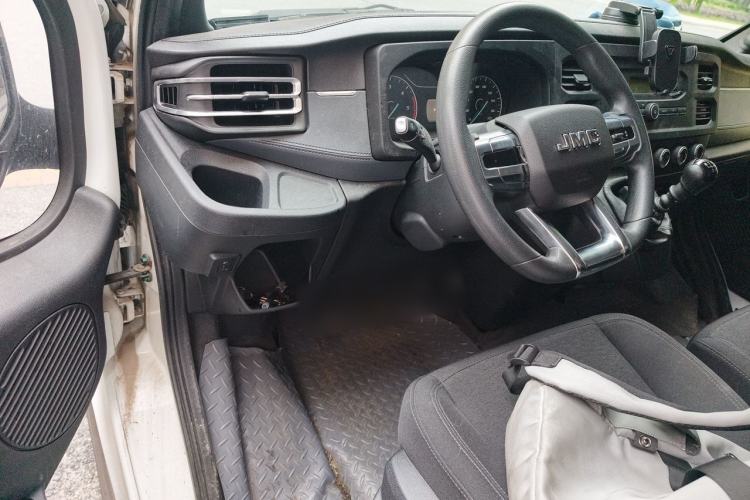 Used JMC Fushun 2023 2.0T Manual Short-Wheelbase Mid-Height Commercial Multi-Purpose 5-Seater Passenger Vehicle Steering Wheel