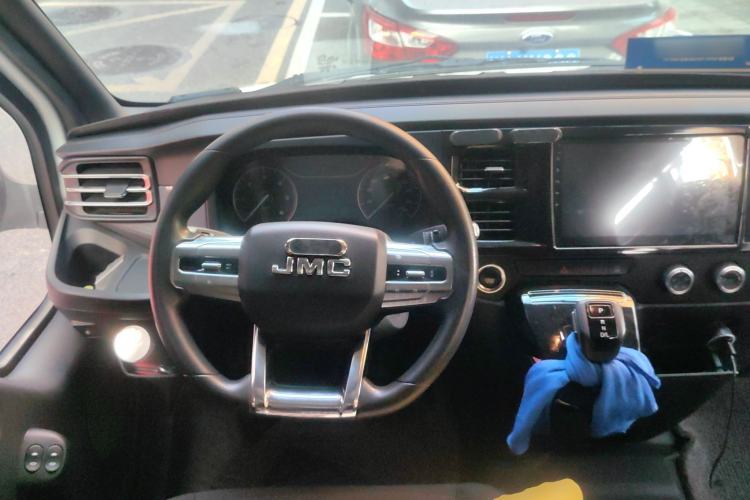 Used JMC Fushun 2023 2.0T Automatic Mid-Range Mid-Roof Commercial Multi-Purpose 7-Seater Passenger Vehicle Steering Wheel
