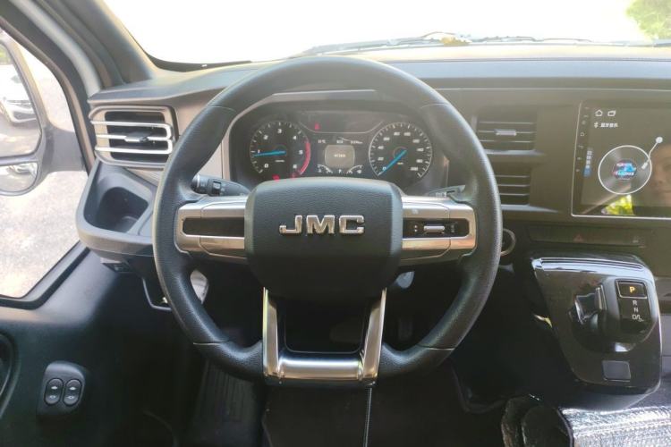 Used JMC Fushun 2023 2.0T Automatic Short-Wheelbase Mid-Height Commercial Multi-Purpose Passenger Vehicle 5 Seats Steering Wheel