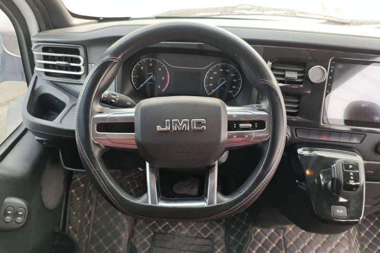 Used JMC Fushun 2023 2.0T Automatic Mid-Range High-Roof Commercial Multi-Purpose 7-Seater Passenger Vehicle Steering Wheel