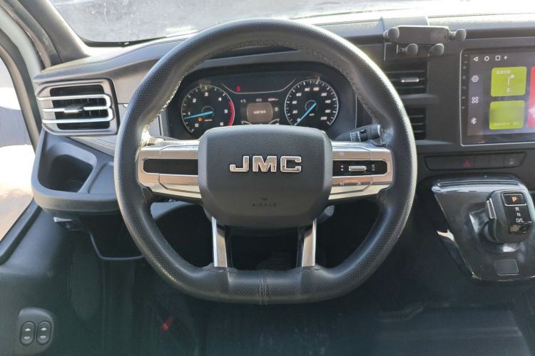 Used JMC Fushun 2023 2.0T Automatic Short-Wheelbase Mid-Top Commercial Multi-Purpose 6-Seater Passenger Vehicle Steering Wheel