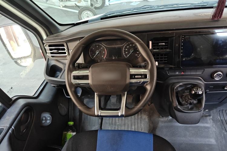 Used JMC Fushun 2023 2.0T Manual Mid-Drive Mid-Roof Commercial Multi-Purpose 7-Seater Passenger Vehicle Steering Wheel