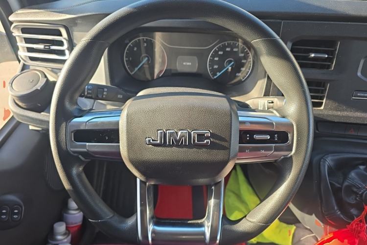 Used JMC Fushun 2023 2.0T Manual Short Wheelbase Mid-Height Passenger Version Business-Class 7-Seater (Non-Commercial) Steering Wheel