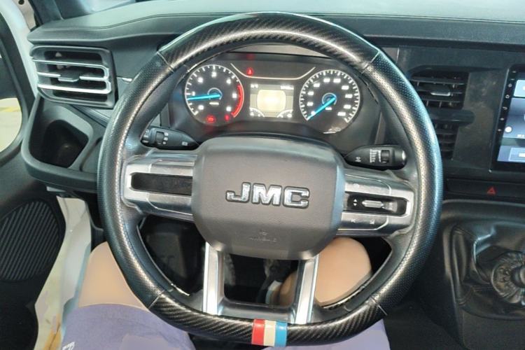 Used JMC Fushun 2023 2.0T Manual Short Wheelbase Low-Roof Commercial Multi-Purpose Passenger Vehicle 6 Seats with Lift-Up Tailgate Steering Wheel