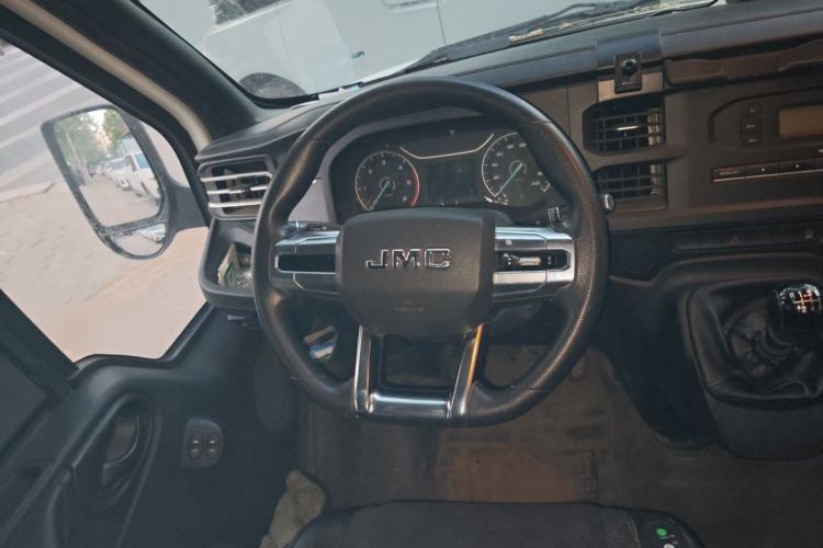 Used JMC Fushun 2023 2.0T Manual Short-Wheelbase Low-Roof Commercial Multi-Purpose Passenger Vehicle 6 Seats with Dual-Opening Tailgate Steering Wheel