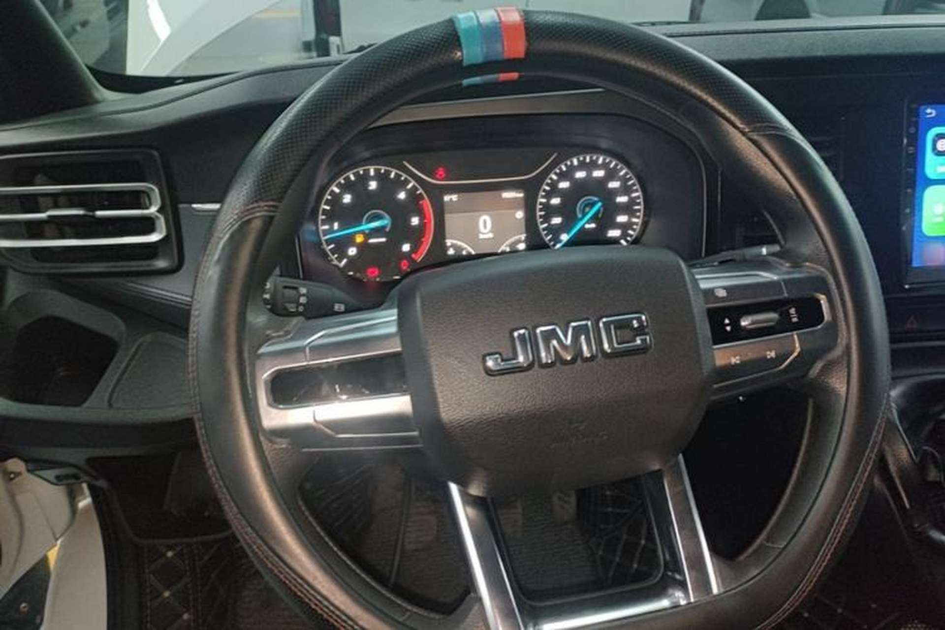Used JMC Fushun 2023 2.0T Manual Short-Wheelbase Mid-Height Commercial Multi-Purpose 5-Seater Passenger Vehicle Steering Wheel