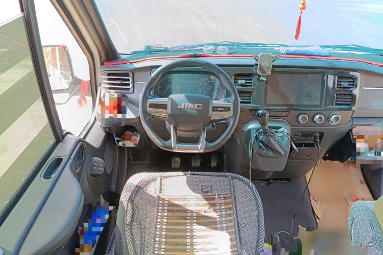 Used JMC Fushun 2023 2.0T Manual Mid-axle Mid-roof Commercial Multi-purpose 6-Seater Passenger Vehicle Steering Wheel
