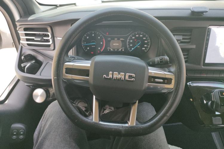 Used JMC Fushun 2023 2.0T Automatic Mid-Range High-Roof Commercial Multi-Purpose Passenger Vehicle with 6 Seats Steering Wheel