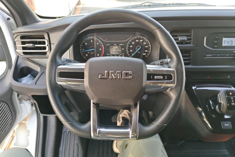 Used JMC Fushun 2023 2.0T Automatic Short-Wheelbase Mid-Height Commercial Multi-Purpose Passenger Vehicle 5 Seats Steering Wheel