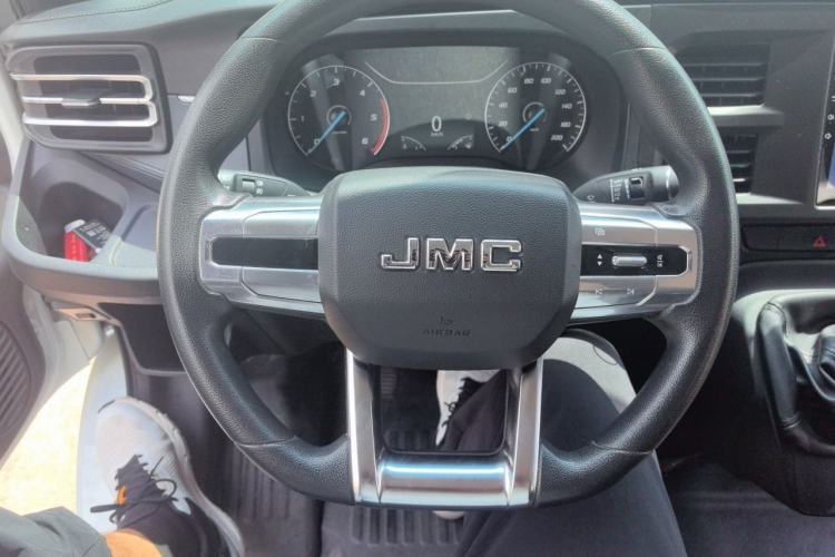 Used JMC Fushun 2023 2.0T Manual Short-Wheelbase Mid-Top Commercial Multi-Purpose 6-Seater Passenger Vehicle Steering Wheel