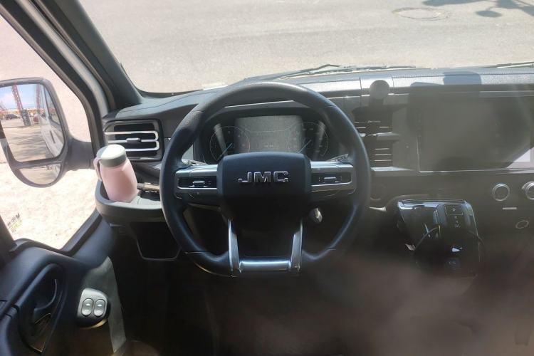 Used JMC Fushun 2023 2.0T Automatic Short-Wheelbase Low-Roof Commercial Van 2/3 Seats with Lift-Up Tailgate Steering Wheel