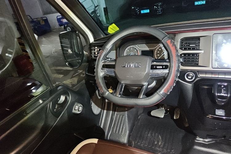 Used JMC Fushun 2023 2.0T Automatic Short-Wheelbase Low-Roof Commercial & Multi-Purpose Passenger Vehicle 6-Seater with Dual-Opening Tailgate Steering Wheel