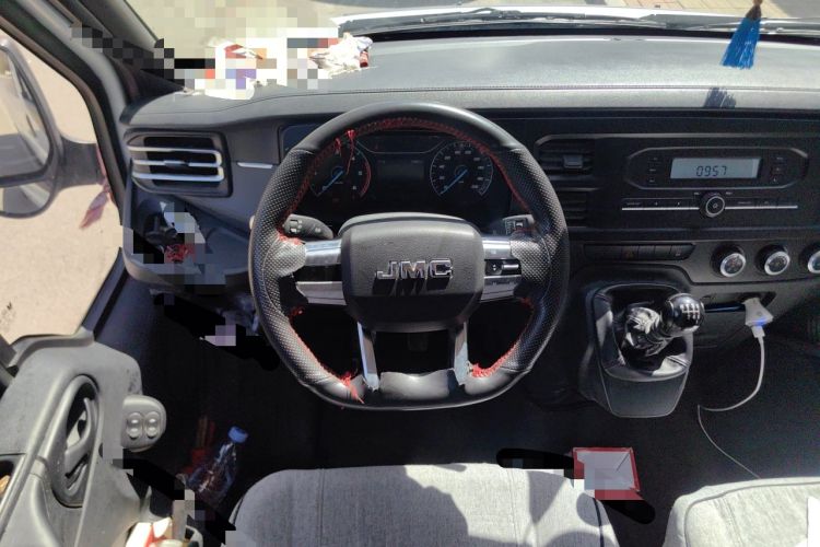 Used JMC Fushun 2023 2.0T Manual Mid-Drive Mid-Roof Commercial Multi-Purpose 7-Seater Passenger Vehicle Steering Wheel