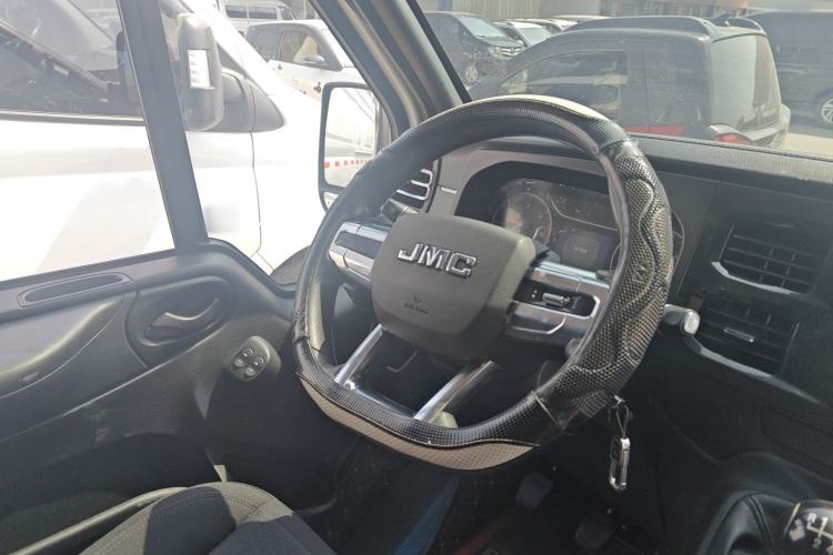 Used JMC Fushun 2023 2.0T Automatic Long-Wheelbase Mid-to-High Roof Commercial Van-Type Transport Vehicle – 2/3 Seats Steering Wheel