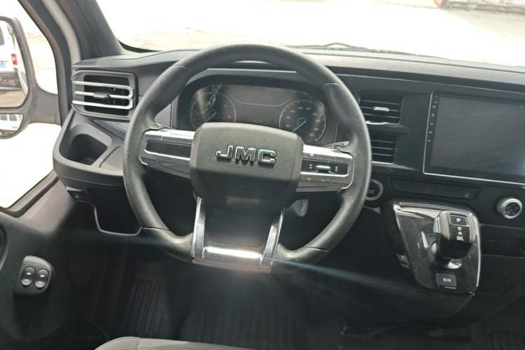 Used JMC Fushun 2023 2.0T Automatic Short-Wheelbase Low-Roof Commercial & Multi-Purpose Passenger Vehicle 6-Seater with Dual-Opening Tailgate Steering Wheel