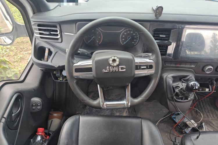 Used JMC Fushun 2023 2.0T Manual Diesel Long-Wheelbase High-Roof Business Van with Dual Rear Tires 6–9 Seats Steering Wheel