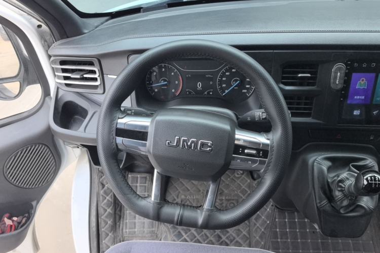 Used JMC Fushun 2023 2.0T Manual Short-Wheelbase Mid-Top Commercial Multi-Purpose 6-Seater Passenger Vehicle Steering Wheel
