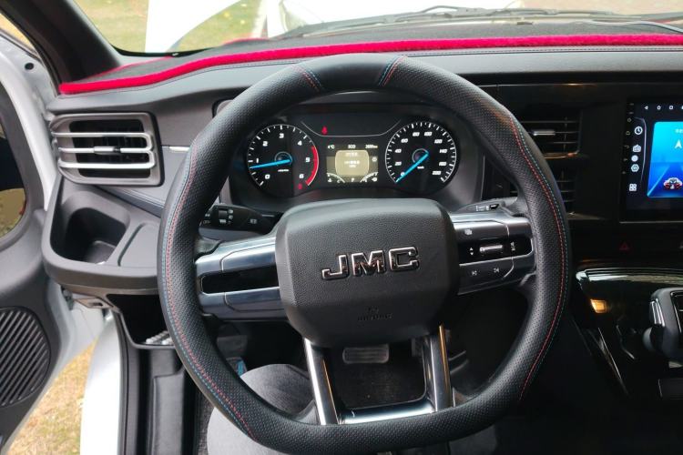 Used JMC Fushun 2023 2.0T Automatic Mid-Range Mid-Roof Commercial Multi-Purpose 6-Seater Passenger Vehicle Steering Wheel
