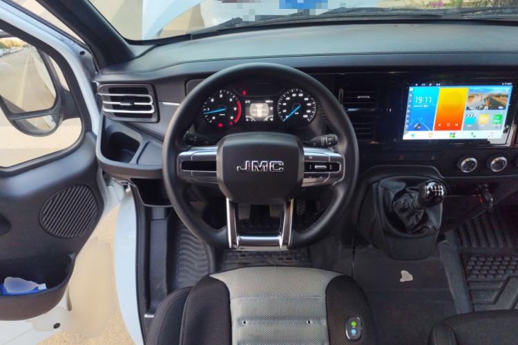 Used JMC Fushun 2023 2.0T Manual Mid-Drive Mid-Roof Commercial Multi-Purpose 7-Seater Passenger Vehicle Steering Wheel