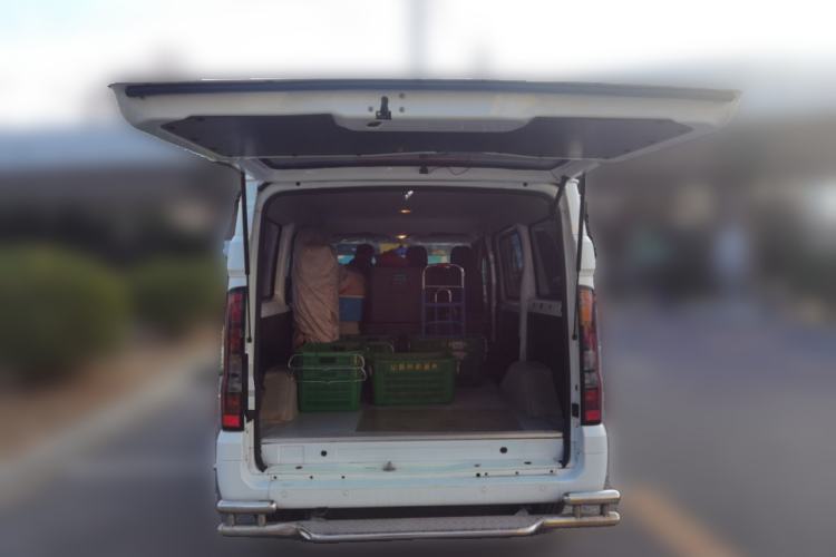 Used JMC Fushun 2023 2.0T Manual Short-Wheelbase Low-Roof Commercial Van 2/3 Seats with Lift-Up Tailgate Trunk