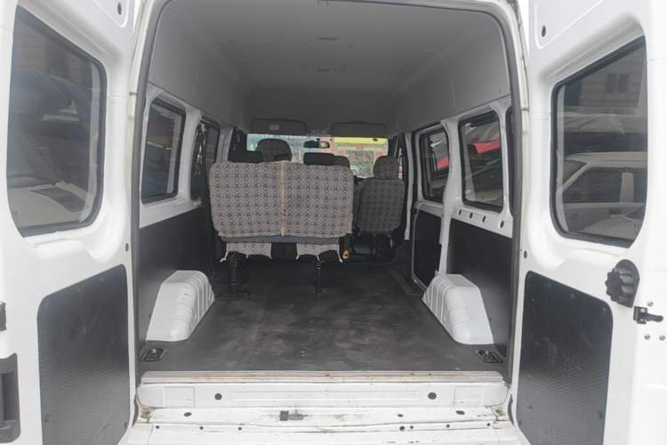 Used JMC Fushun 2023 2.0T Manual Short-Wheelbase Mid-Height Commercial Multi-Purpose 5-Seater Passenger Vehicle Trunk