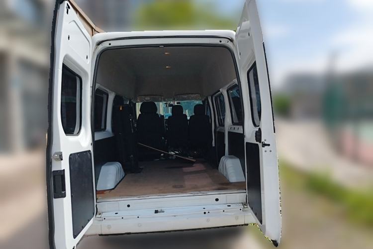 Used JMC Fushun 2023 2.0T Manual Short-Wheelbase Low-Roof Commercial Van 2/3 Seats with Dual-Swing Tailgate Trunk