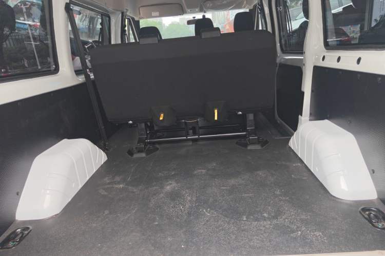 Used JMC Fushun 2023 2.0T Automatic Short-Wheelbase Mid-to-High Roof Commercial & Multi-Purpose Passenger Vehicle 6 Seats Trunk