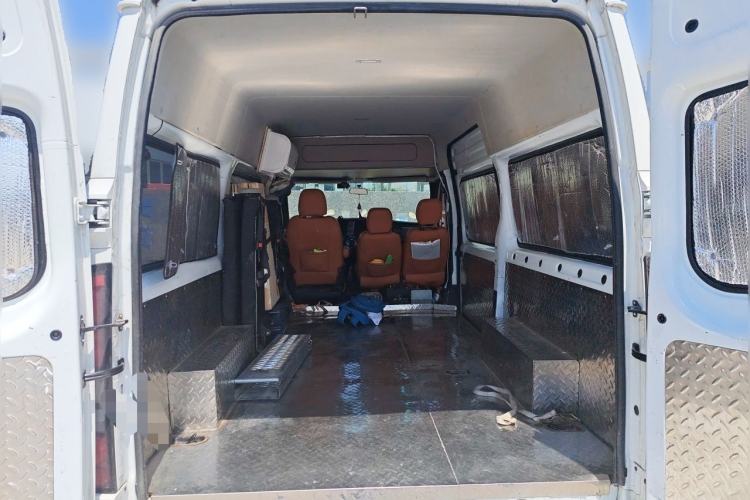 Used JMC Fushun 2023 2.0T Automatic Mid-Range Mid-Roof Commercial Multi-Purpose 7-Seater Passenger Vehicle Trunk