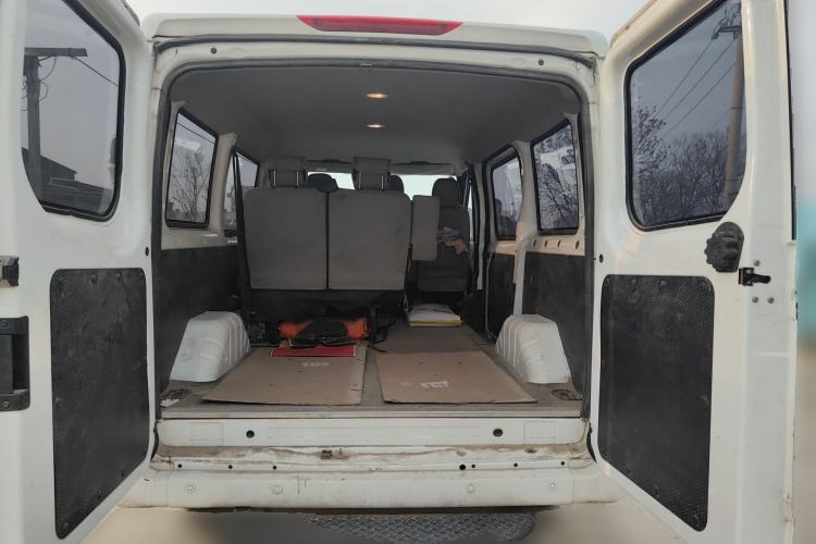 Used JMC Fushun 2023 2.0T Manual Short-Wheelbase Mid-Height Commercial Multi-Purpose 5-Seater Passenger Vehicle Trunk
