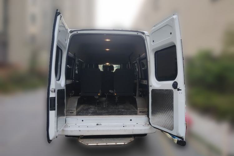 Used JMC Fushun 2023 2.0T Manual Mid-Drive Mid-Roof Commercial Multi-Purpose 7-Seater Passenger Vehicle Trunk