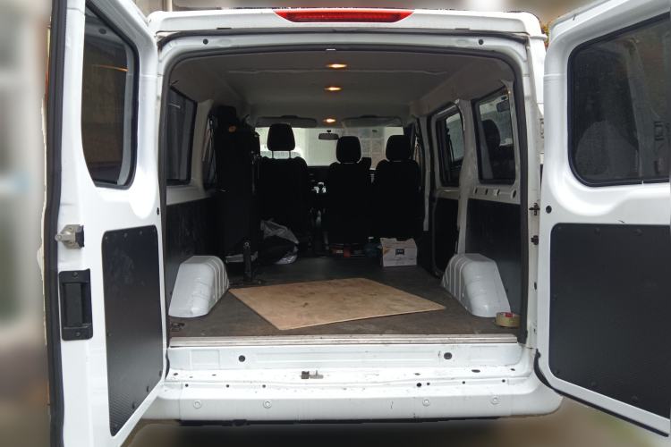 Used JMC Fushun 2023 2.0T Automatic Short-Wheelbase Low-Roof Commercial Van 2/3 Seats with Dual-Opening Tailgate Trunk