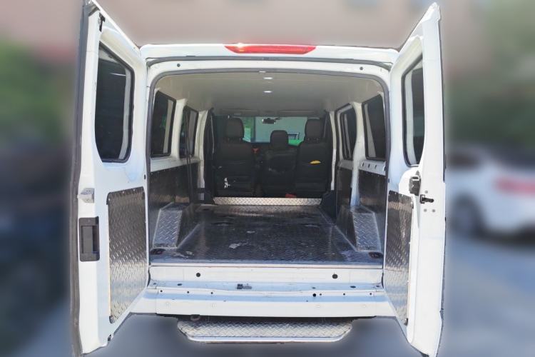 Used JMC Fushun 2023 2.0T Automatic Short-Wheelbase Low-Roof Commercial Van 2/3 Seats with Dual-Opening Tailgate Trunk