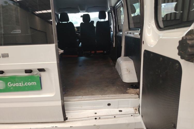 Used JMC Fushun 2023 2.0T Manual Short-Wheelbase Mid-Height Commercial Multi-Purpose 5-Seater Passenger Vehicle Trunk