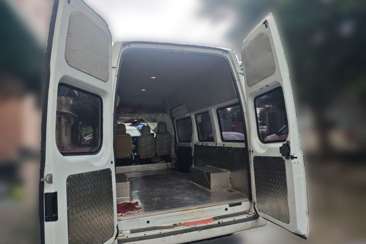 Used JMC Fushun 2023 2.0T Manual Diesel Long-Wheelbase High-Roof Business Van with Dual Rear Tires 6–9 Seats Trunk