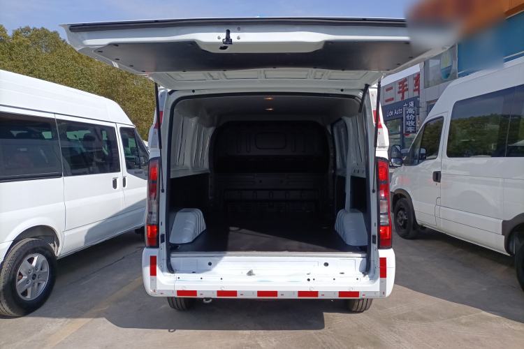 Used JMC Fushun 2023 2.0T Manual Short-Wheelbase Low-Roof Commercial Van 2/3 Seats with Lift-Up Tailgate Trunk