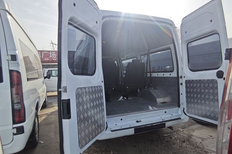 Used JMC Fushun 2023 2.0T Automatic Mid-Range High-Roof Commercial Multi-Purpose 7-Seater Passenger Vehicle Trunk