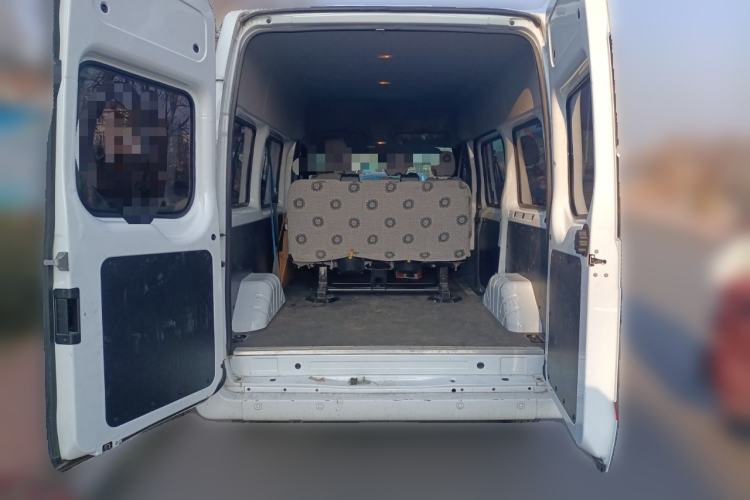 Used JMC Fushun 2023 2.0T Manual Short-Wheelbase Mid-Top Commercial Multi-Purpose 6-Seater Passenger Vehicle Trunk