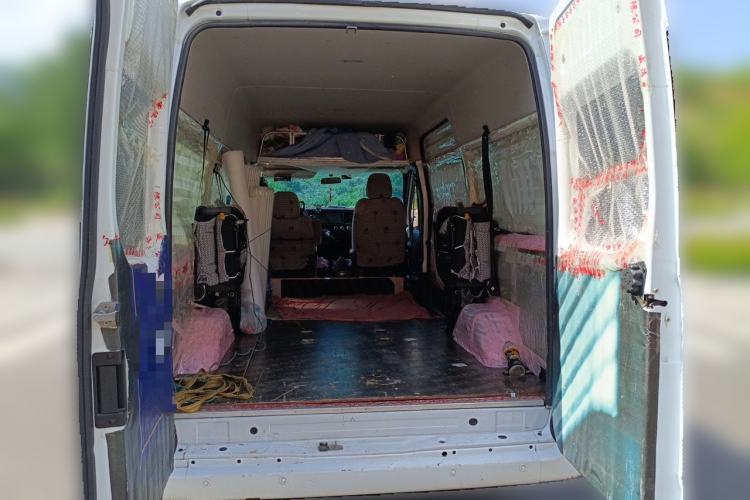 Used JMC Fushun 2023 2.0T Manual Mid-axle Mid-roof Commercial Multi-purpose 6-Seater Passenger Vehicle Trunk