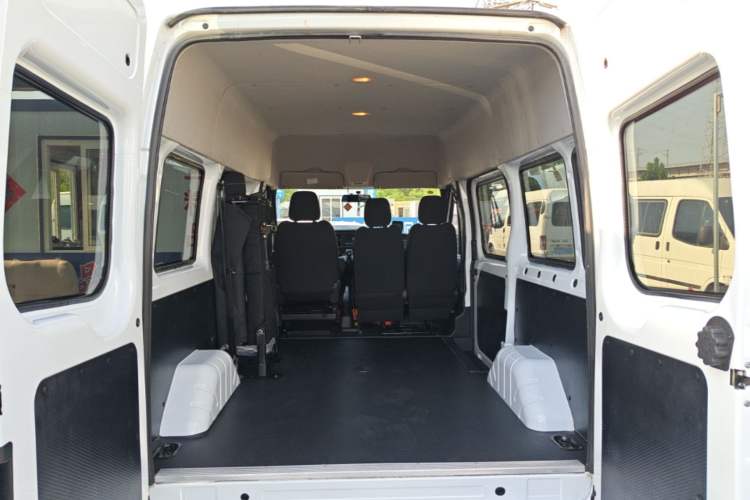 Used JMC Fushun 2023 2.0T Automatic Short-Wheelbase Mid-Height Commercial Multi-Purpose Passenger Vehicle 5 Seats Trunk