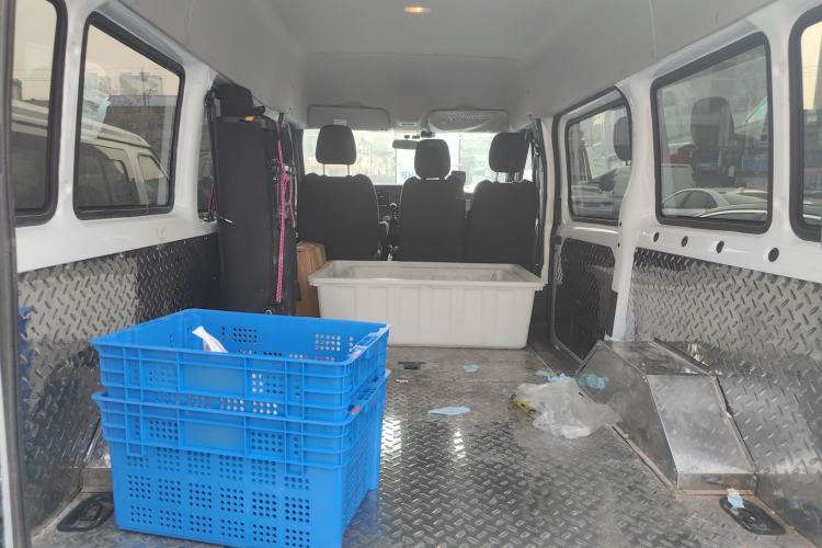 Used JMC Fushun 2023 2.0T Manual Short-Wheelbase Mid-Height Commercial Multi-Purpose 5-Seater Passenger Vehicle Trunk