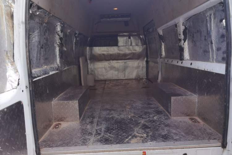 Used JMC Fushun 2023 2.0T Automatic Long-Wheelbase High-Roof Commercial Van—2/3 Seats Trunk