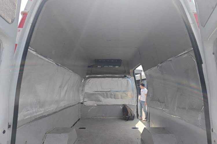 Used JMC Fushun 2023 2.0T Automatic Long-Wheelbase Mid-to-High Roof Commercial Van-Type Transport Vehicle – 2/3 Seats Trunk